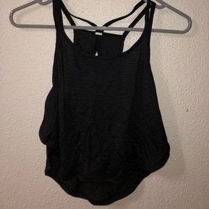 LULULEMON CROP FLOW TANK